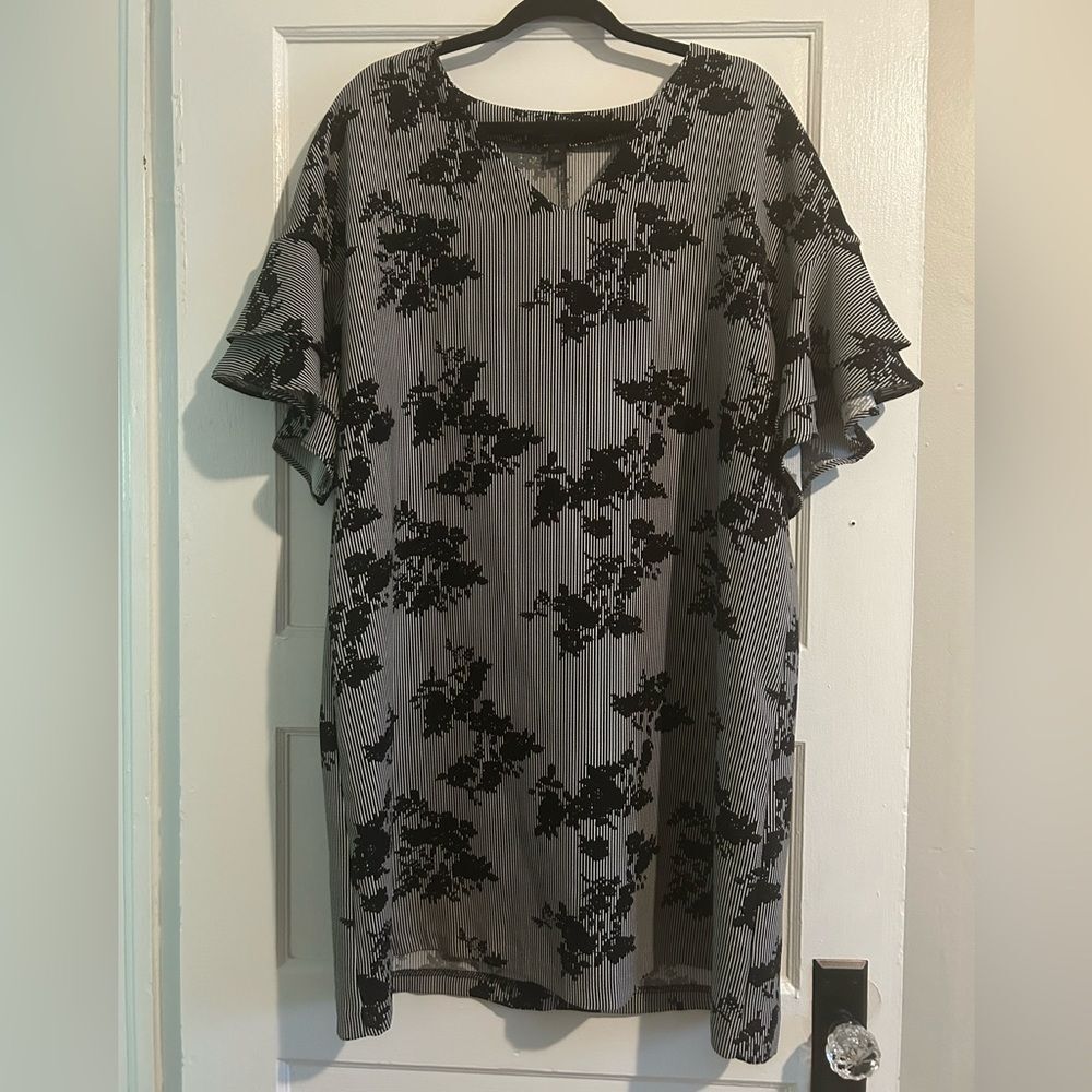 Worthington Black and White Striped and Floral Ruffled Sleeve Straight Fit Dress